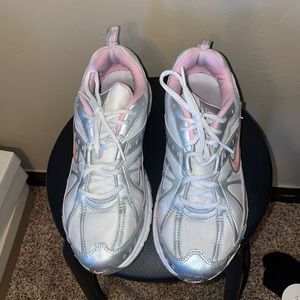 Nike women’s sneaker